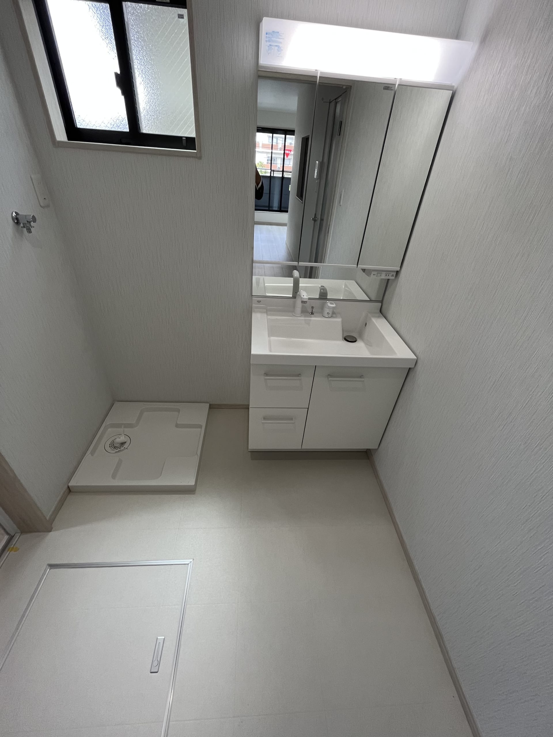 (脱衣場) (脱衣場)