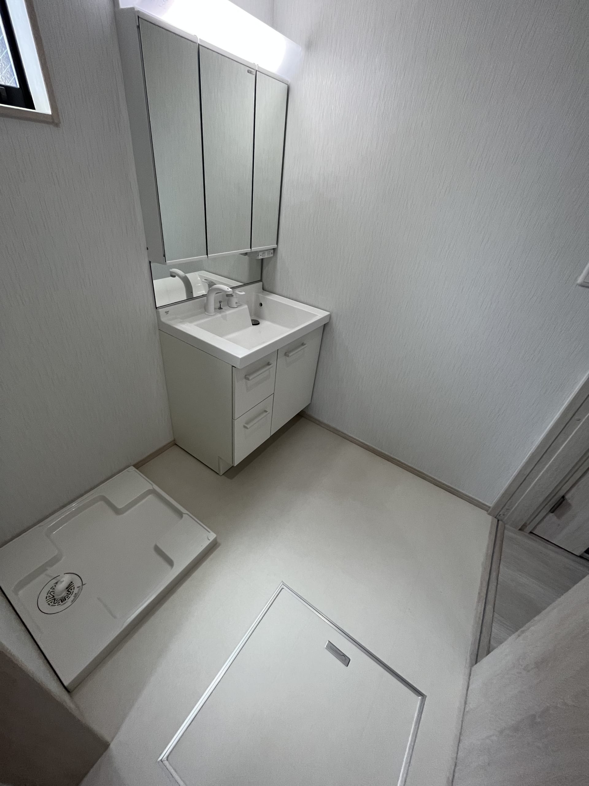 (脱衣場) (脱衣場)