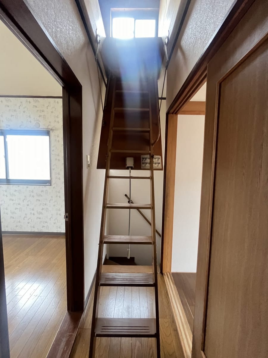 屋根裏収納(設備) 屋根裏収納(設備)