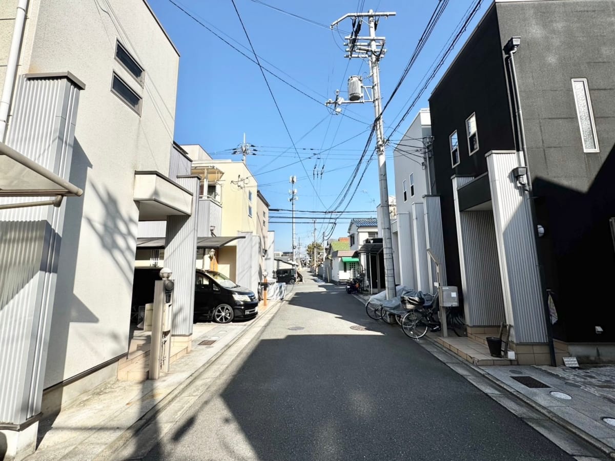 (前面道路を含む周辺環境) (前面道路を含む周辺環境)