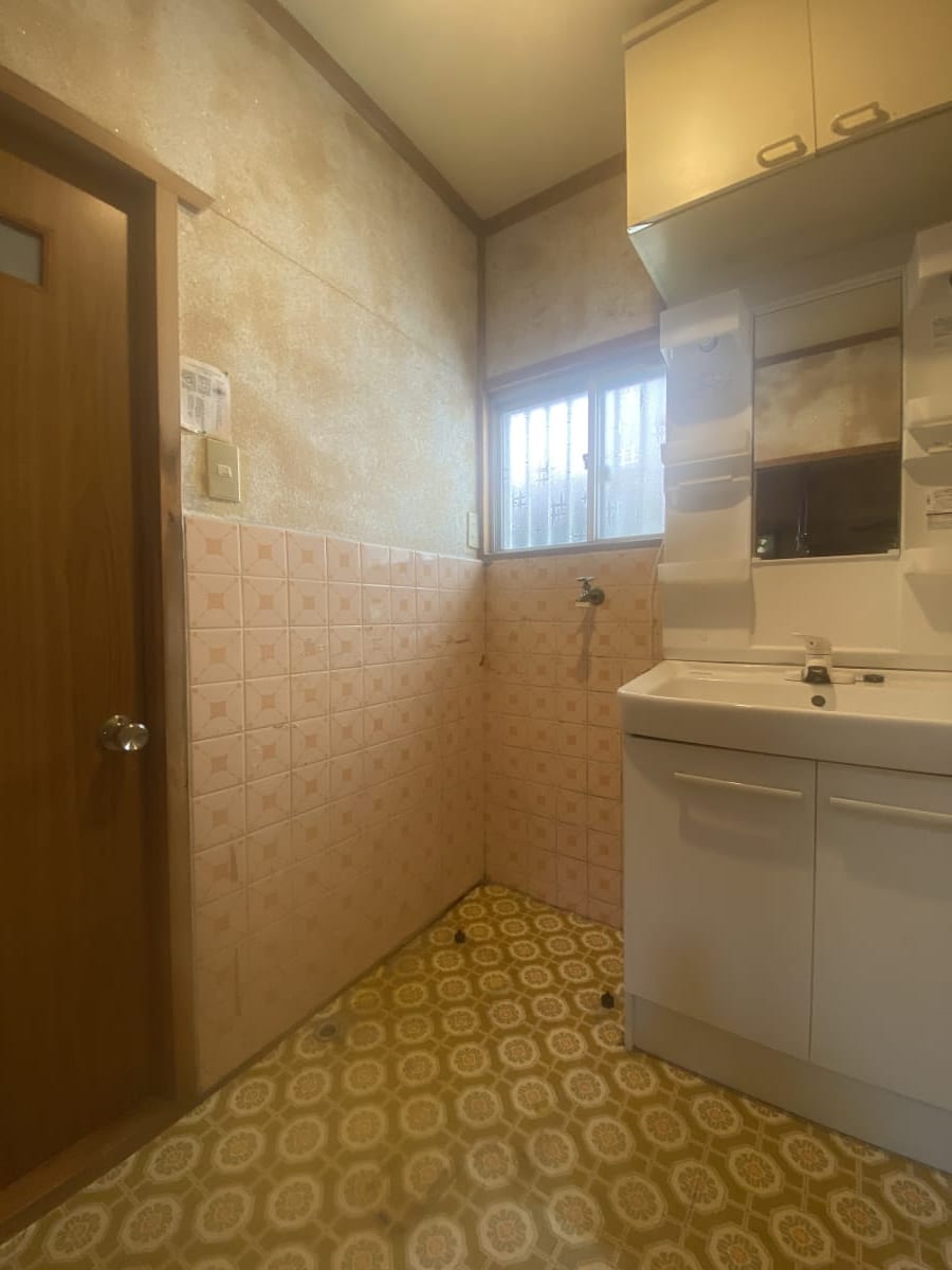 (脱衣場) (脱衣場)