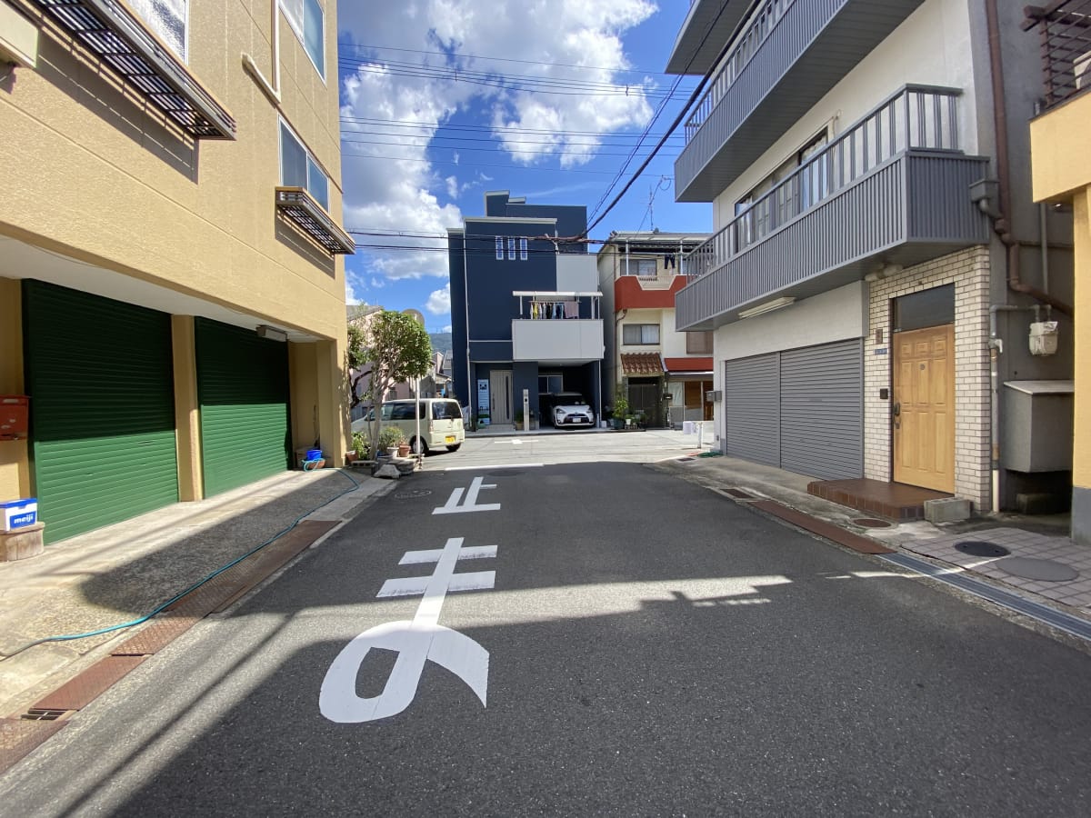 (前面道路を含む周辺環境) (前面道路を含む周辺環境)