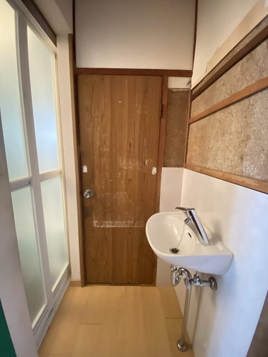 (脱衣場) (脱衣場)