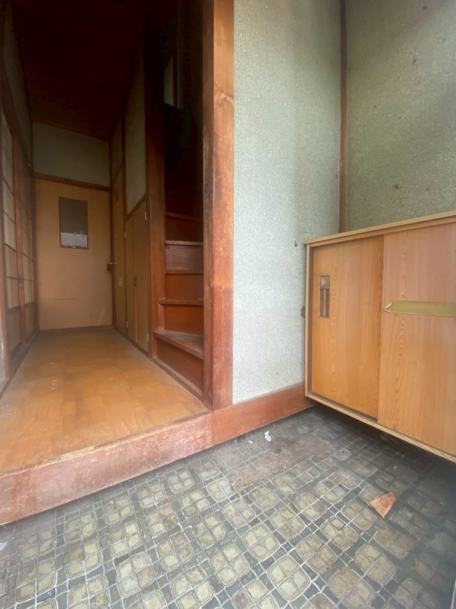 (玄関) (玄関)