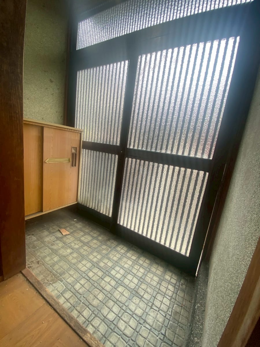 (玄関) (玄関)
