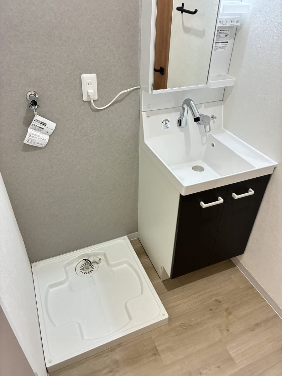 (脱衣場) (脱衣場)