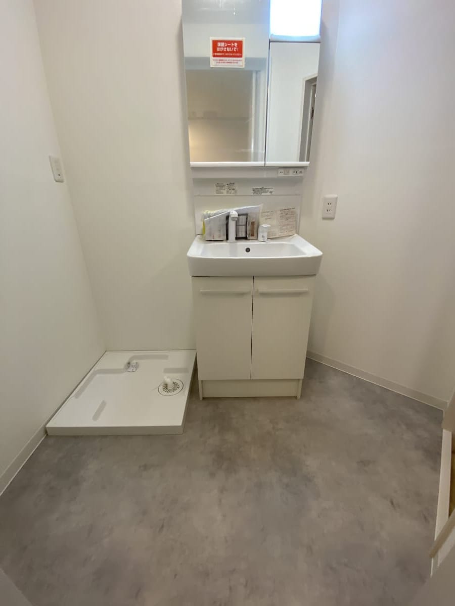 (脱衣場) (脱衣場)