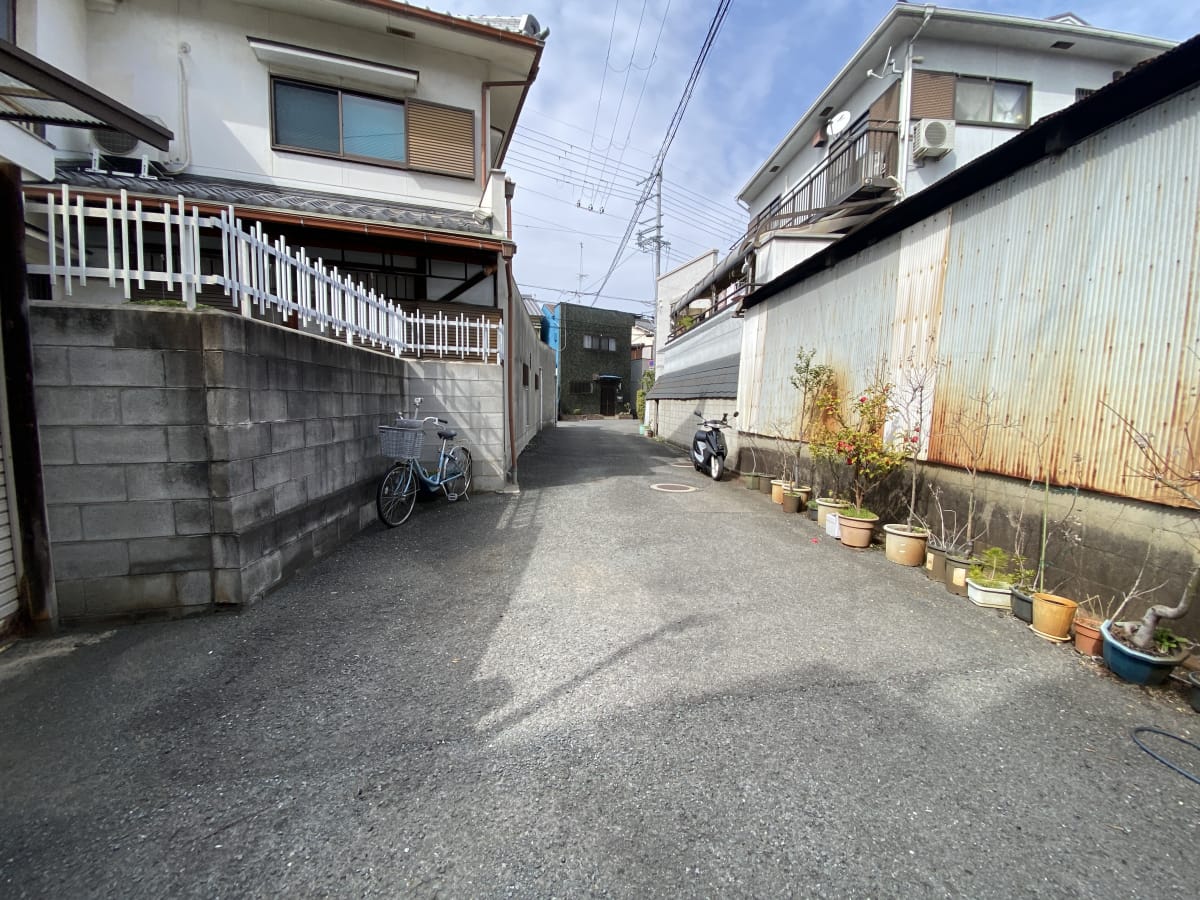 (前面道路を含む周辺環境) (前面道路を含む周辺環境)