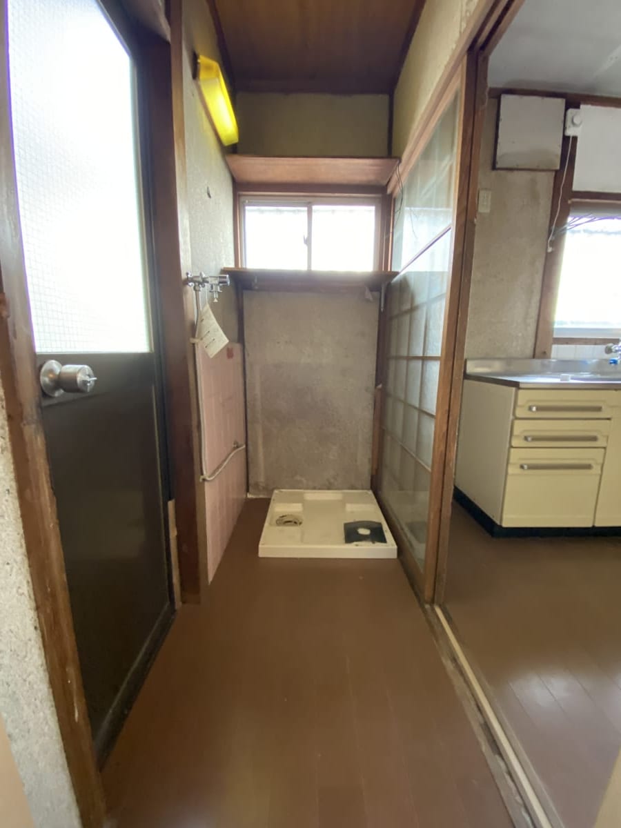 (脱衣場) (脱衣場)