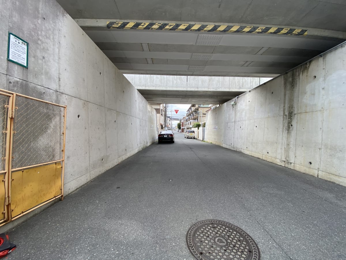 (前面道路を含む周辺環境) (前面道路を含む周辺環境)