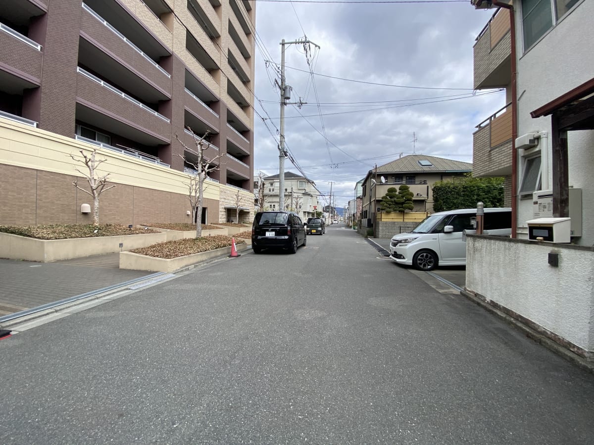 (前面道路を含む周辺環境) (前面道路を含む周辺環境)