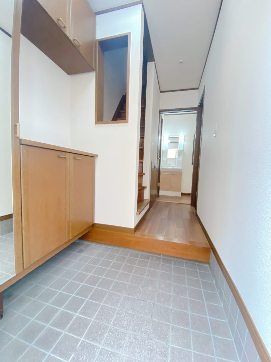 (玄関) (玄関)