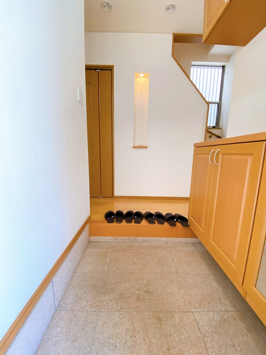 (玄関) (玄関)
